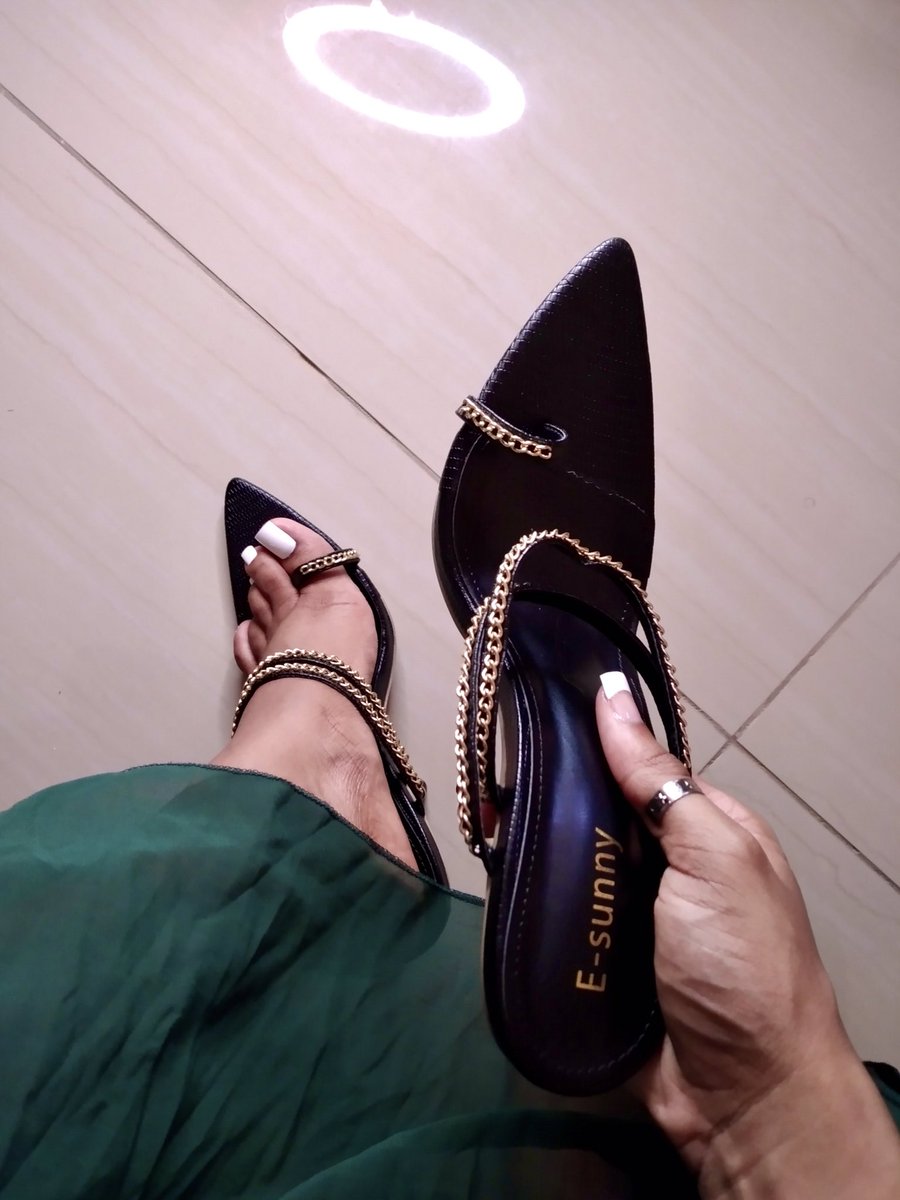 tumi_smiles's tweet photo. Once again, let me plug you with nice shoes.
F1-F3 size 6.P250
F4       Size 5.P450 https://t.co/qeBefv9Aw1