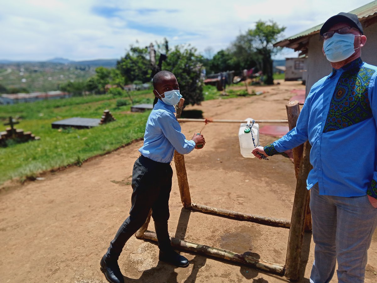 UNICEF_SA's tweet photo. UNICEF volunteers Welcome Mkhize and Amukela Ngcobo from @mary_memela with the Tippy Tap they built in Elandskop Edendale, outside PMB.

This #WorldChildrensDay, join the #TippyTapChallenge to improve hand hygiene and prevent the spread of #COVID19 -- https://t.co/uBSmKB3xZT https://t.co/v4CKHsd1vf