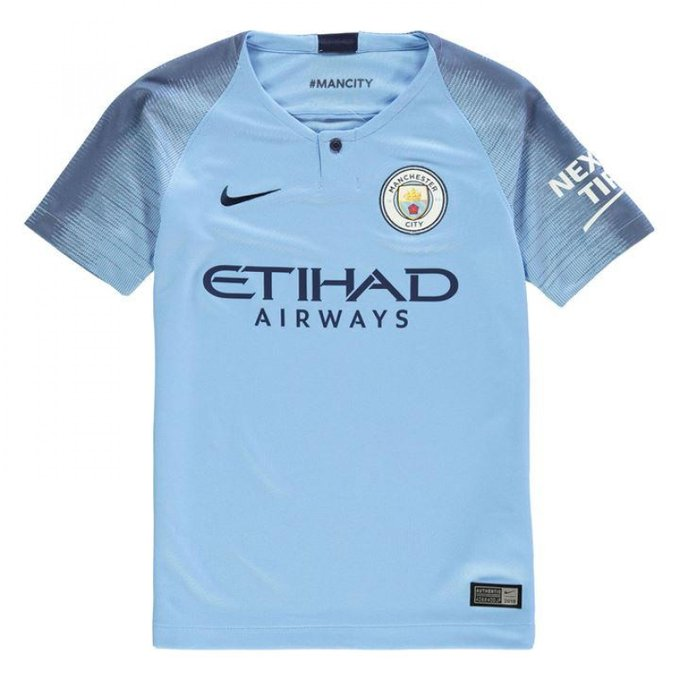 Footballtweet's tweet photo. In Premier League terms, the game was over before it begun! 💙👊 https://t.co/x8LrXIdzyW