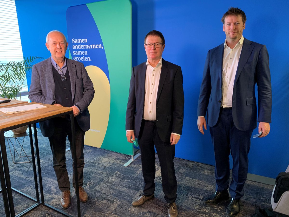 VOKA_Metrop's tweet photo. "De administraties werken goed samen aan een gemeenschappelijke visie en aanpak. Maar politiek nog veel knopen door te hakken. Enorme opportuniteiten liggen voor het grijpen om investeerders aan te trekken naar de Brusselse Metropool."
Tijdens 'Brussel-Vlaanderen: Samen groeien!' https://t.co/6F9g6AVLjo