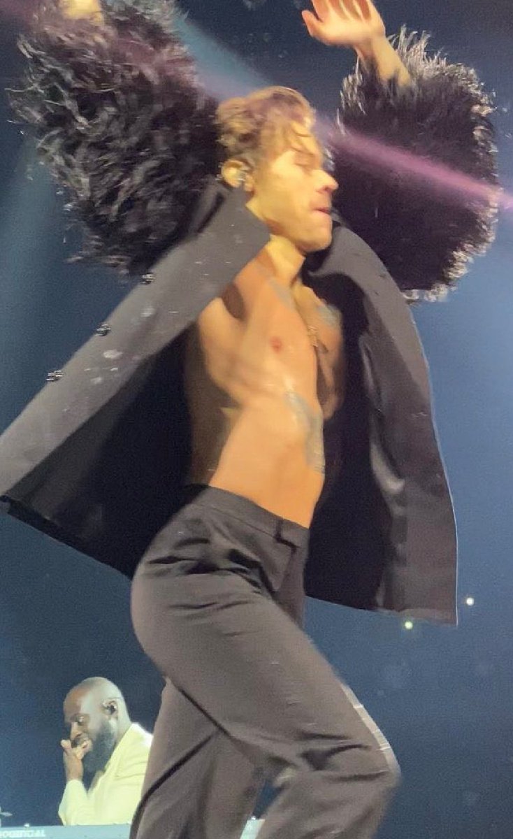 ihrtmatilda's tweet photo. category is waist and Harry Styles wins every time https://t.co/La70LOVQf0