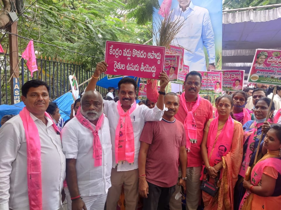 jinnaramvenkana's tweet photo. our Telangana Maha Dharna is going to be an inspiration to farmers across India. 
#TrsWithFarmers 
#AntiFarmerBJP   
Jai Telangana=Jai KCR sir=Jai Kisan
◆Jinnaram Venkatesham Goud◆
@TelanganaCMO @KTRTRS garu @MPsantoshtrs garu @KonathamDileep @trspartyonline @trsinnews @BTR_KTR https://t.co/8KF8vyXH19