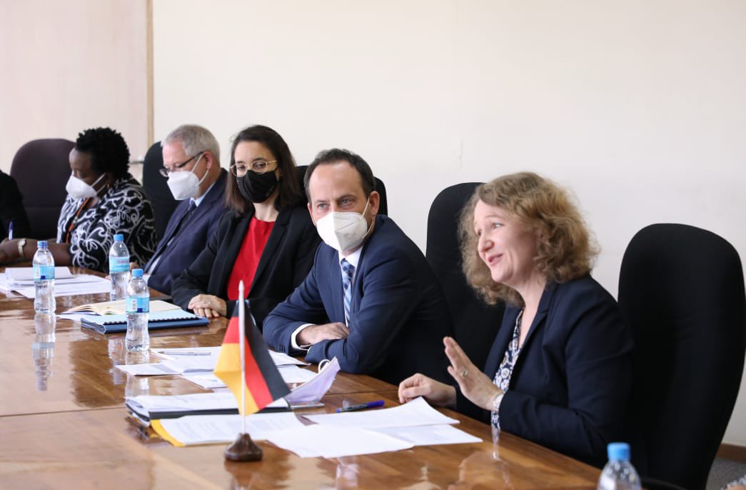 GermanyTanzania's tweet photo. 🇩🇪 &amp; @jumuiya held consultations to agree on priorities for the future dev. cooperation. 🇩🇪 committed additional funds of approx. 29 bil 🇹🇿 shillings &amp; a financing agreement for phase II of a project to promote sustainable 🌊 management @EAC_LVBC for  26,5 bil 🇹🇿 shs. was signed. https://t.co/Vqr6U8yas1