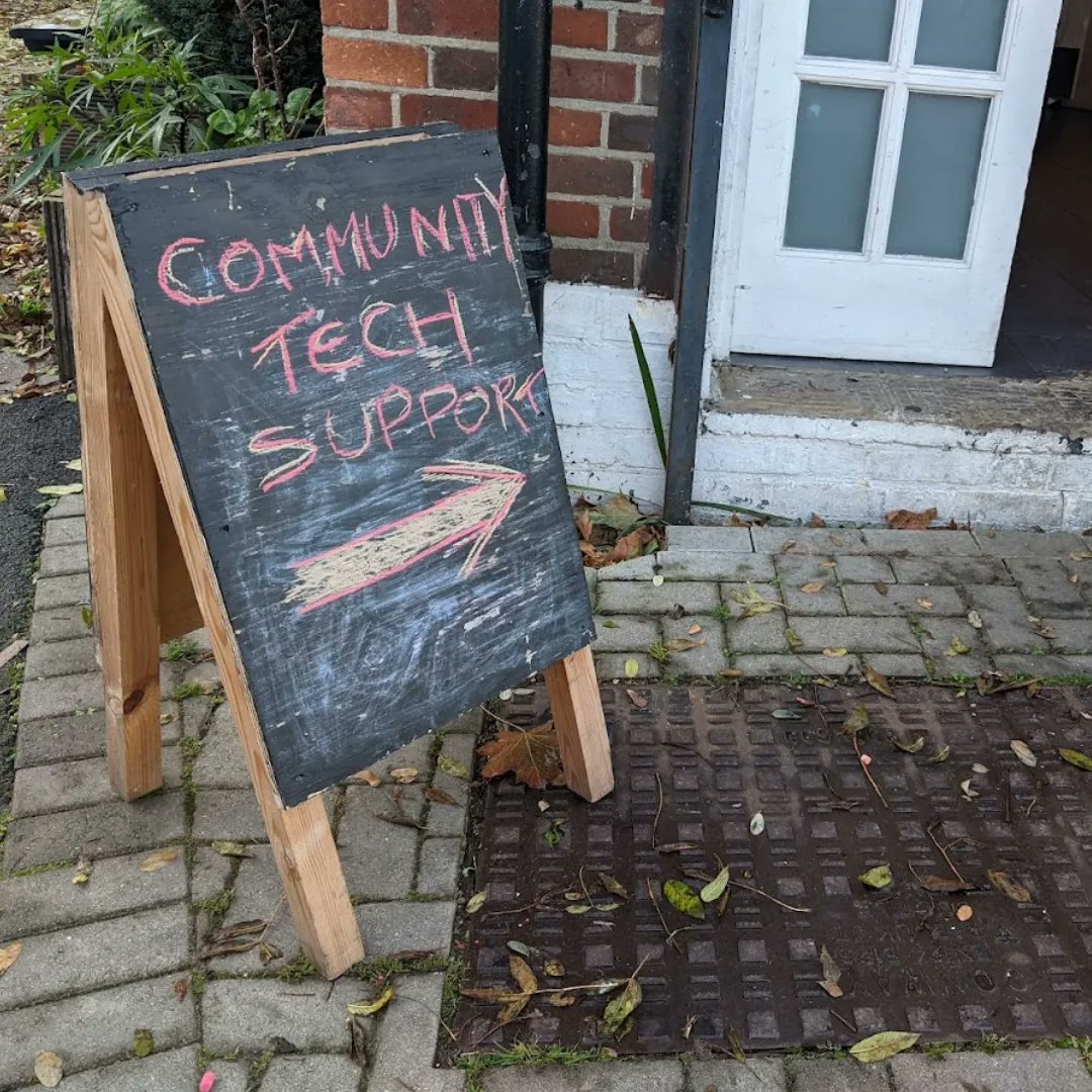 ClearCommunity's tweet photo. Its Thursday & Community Tech Support is back 10-12 #PlatformCafe in #LoughboroughJunction.Drop by for help, advice or sit & practice with your mobile phone, tablet or laptop.
@LJAGgers1 @LoughFarm @WeLuvCamberwell @BrixtonBlog @hernehillforum @AgeUKLambeth @Longfieldhall #sw9 https://t.co/6OrfCeQuuy