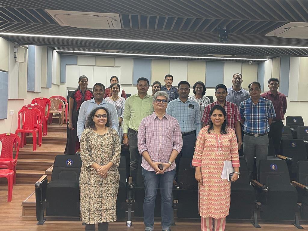 Rnetism's tweet photo. Trained officers of the Cyber Police Stations Mumbai about #ChildOnlineSafety. Also shared the info about @ChildSafetywk themed #NowIsTheTime to empower them to handle #OnlineCSA
with DCP Rashmi Karandikar, ACP Nitin Jadhav.
#Indiafightscyberviolence https://t.co/ydNu5ljEbT