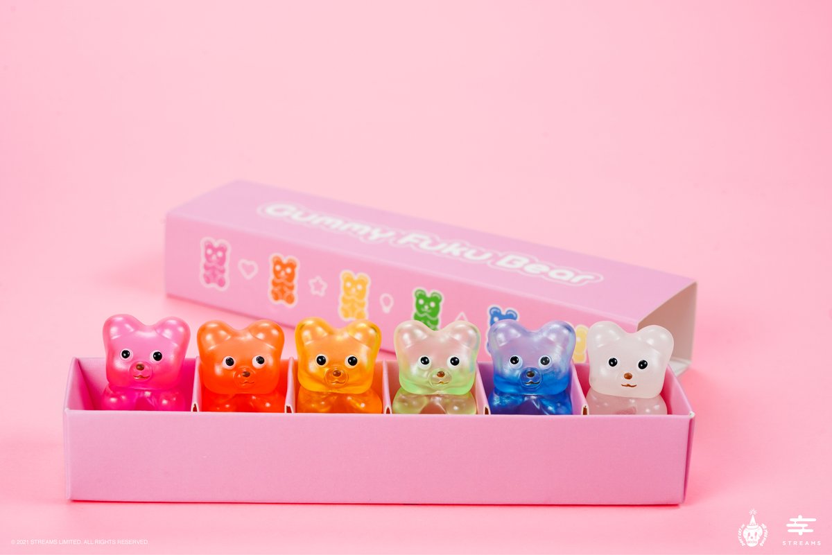 streamsart's tweet photo. Gummy Fuku Bear SetはDCITM個展の限定商品です。  この機会をお見逃しなく！

世界限定50セット
Gummy Fuku 6個1セット
（キャンディー色×5、蓄光色×1）

香港アーティストチームDCITMデザイン
STREAMSプロデュース
#streamsart #sofubi #arttoys #sofvi #ソフビ #designertoys #vinyl #exhibitions https://t.co/HSVxme2AWn