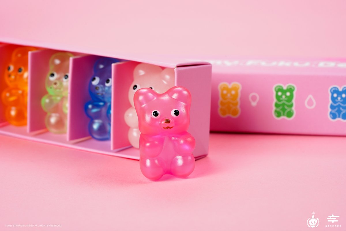 streamsart's tweet photo. Gummy Fuku Bear SetはDCITM個展の限定商品です。  この機会をお見逃しなく！

世界限定50セット
Gummy Fuku 6個1セット
（キャンディー色×5、蓄光色×1）

香港アーティストチームDCITMデザイン
STREAMSプロデュース
#streamsart #sofubi #arttoys #sofvi #ソフビ #designertoys #vinyl #exhibitions https://t.co/HSVxme2AWn