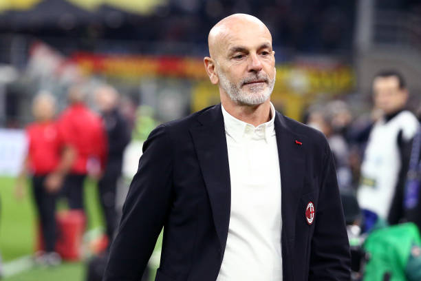 MilanPosts's tweet image. 🎙️#Pioli: “My wife often tells me: ‘I talk to you but you’re not listening to me’, because my mind is on the pitch and with the team, of course.”