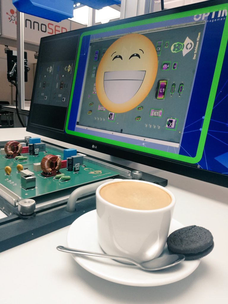 OptimumGmbh's tweet photo. ONTOUR 🚗
Na, schon wach? Wie wär's mit nem ☕? Unsere #SchlauerKlaus ist bereits startklar um Ihre Qualität zu sichern. 
3. Tag @productronica ( #prod21 ) nach wie vor finden Sie uns in Halle B2 Stand 512 #Qualitätssicherung für #Elektronik #Automotive #Medizintechnik #Luftfahrt https://t.co/7nGZbtcsiD