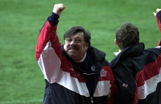 TommysDartsTips's tweet photo. 📆 ON THIS DAY: In 2002, Mike Bassett's England side qualified for the World Cup with a 0-0 draw against Slovenia.

FOUR FOUR F*CKING TWO. 

🏴󠁧󠁢󠁥󠁮󠁧󠁿🏴󠁧󠁢󠁥󠁮󠁧󠁿🏴󠁧󠁢󠁥󠁮󠁧󠁿 https://t.co/tkx20u73EJ