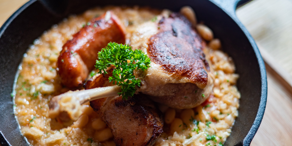macuisine_bath's tweet photo. Confit duck cassoulet: A traditional rich, slow cooked casserole of confit duck, tomato, lingot bean, rosemary and thyme. Available this weekend for take away. Order via out web link in bio.
•
•
#macuisine_bath #ThePigGuide #totalguidetobath #BATHEATS #thebathindependents https://t.co/VQXJwBBEzP