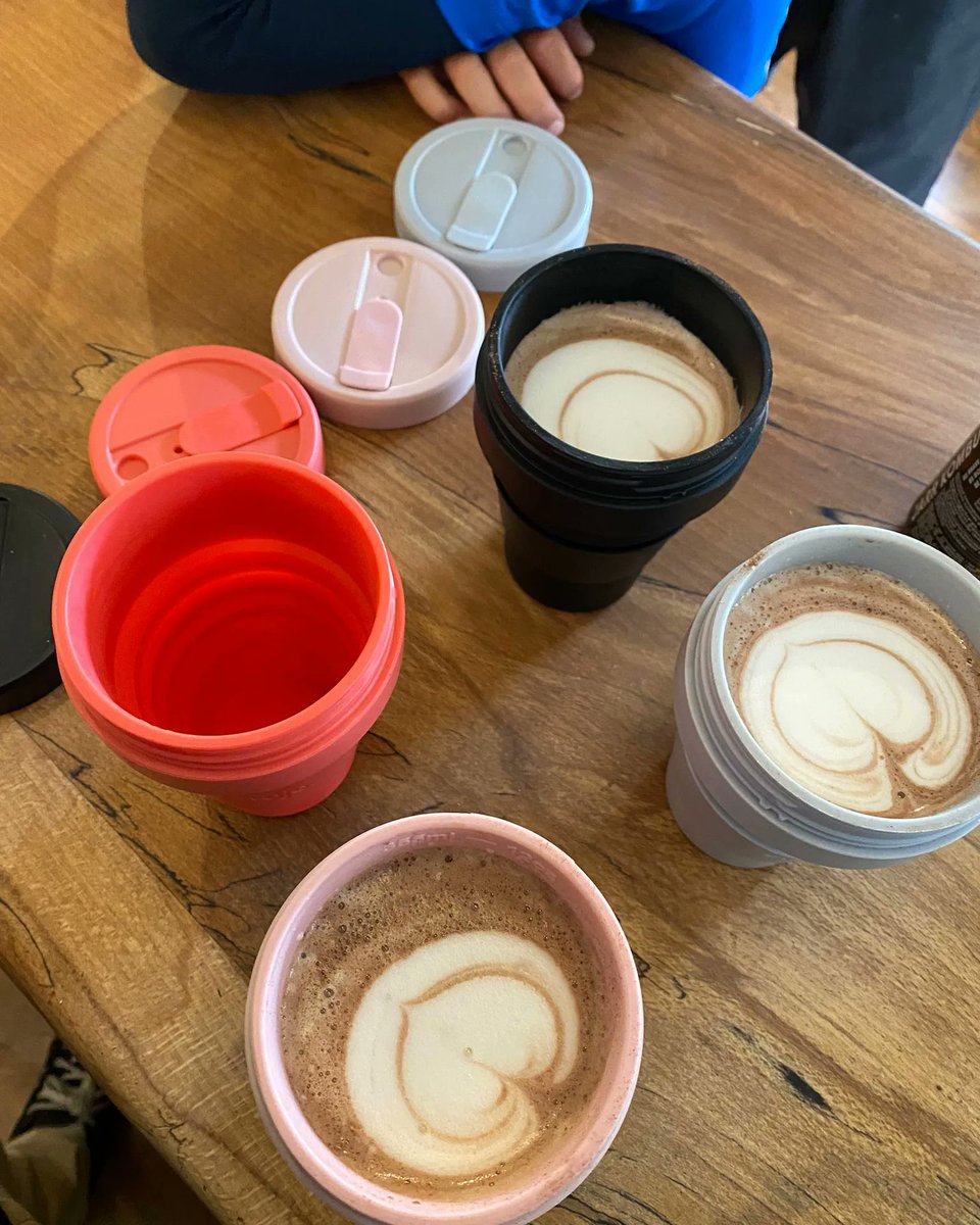 weareottos's tweet photo. It’s a reusable cup kinda vibe 🤗
.
.
#reuseable #cup #zerowaste https://t.co/7IzG2i7YI4