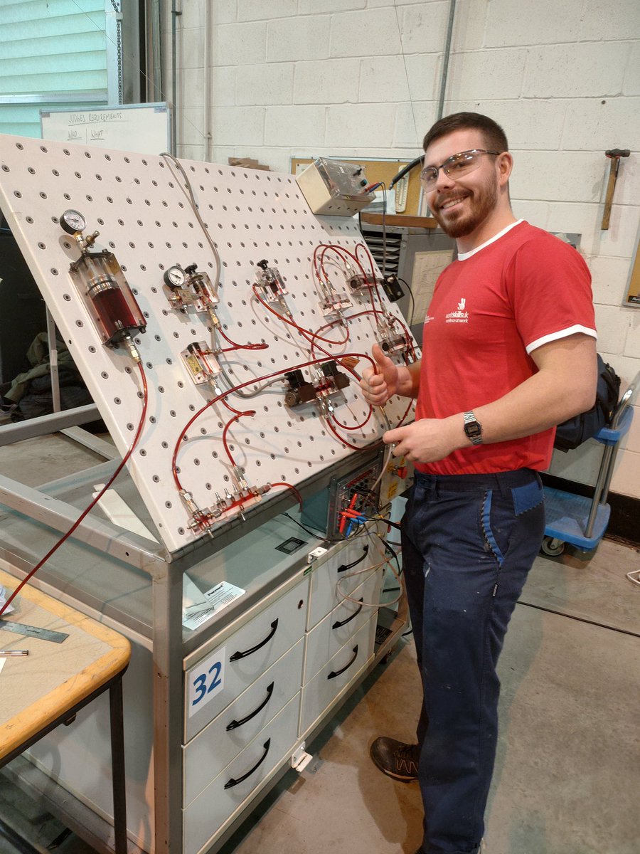 TTOJamieMapp's tweet photo. Great first day yesterday by all @worldskillsuk and @ISEinWales competitors in the Aeronautical Event. Hopefully another great day today @NickTyson10 @IanHogg_Wales @colegcambria https://t.co/jFe9CgnQO5