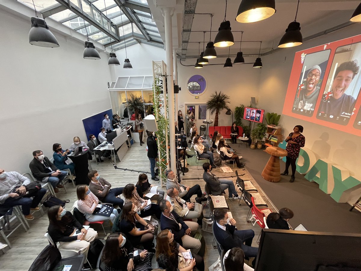 emmanuelvivier's tweet photo. Conférence #HUBDay #socialmedia au @HUBInstitute en mode fullhouse offline et online, grâce au savoir faire de nos équipes spécialisées en production d’évènements hybrides #HUBStudio https://t.co/2sEs9GO2at sur la plateforme @inwink_fr https://t.co/Eoew5on0QW