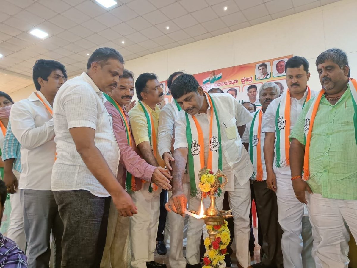 Nanna_Karnataka's tweet photo. ಬೆಂಗಳೂರು ದಕ್ಷಿಣ ವಿಧಾನಸಭಾ ಕ್ಷೇತ್ರದಲ್ಲಿ ಕಾಂಗ್ರೆಸ್ ಪಕ್ಷದ ಸದಸ್ಯತ್ವ ನೋಂದಣಿ ಅಭಿಯಾನ ಮತ್ತು ಜನಜಾಗೃತಿ ಕಾರ್ಯಕ್ರಮ ನಡೆಸಲಾಯಿತು.

ಸಂಸದರಾದ @DKSureshINC ಅವರು ಸೇರಿದಂತೆ ಹಲವು ಕಾಂಗ್ರೆಸ್ ಮುಖಂಡರು, ಕಾರ್ಯಕರ್ತರು ಹಾಗೂ 
ಪದಾಧಿಕಾರಿಗಳು ಉಪಸ್ತಿತರಿದ್ದರು. 
#JoinCongressSaveKarnataka #Congress #Karnataka https://t.co/uOdUe3ihvS