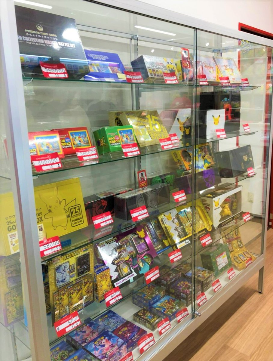 商品情報】 ただいま1Fショーケースにて 台湾・香港限定ポケモン25周年
