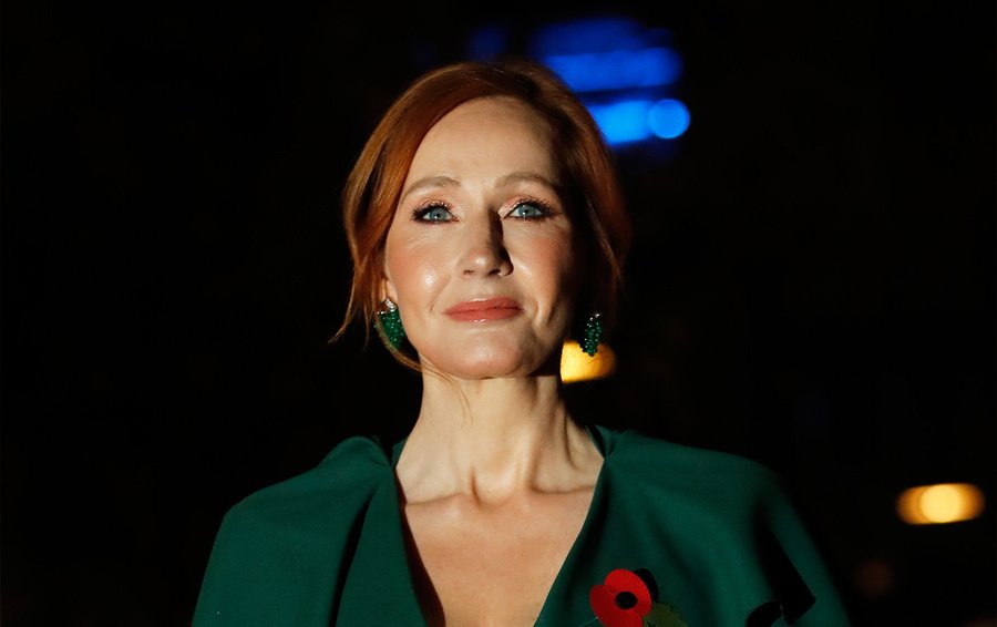 StAndergraund's tweet photo. #IStandWithJKRowling
Можете отменять Джоан Роулинг, не приглашать на юбилей её собственного произведения, делать вид будто она не причастна к Гарри Поттеру... но всё это бесполезно, потому что в сердцах людей она навсегда останется мамой Ро подарившей нам волшебный мир поттерианы https://t.co/4JuPPM6DrH