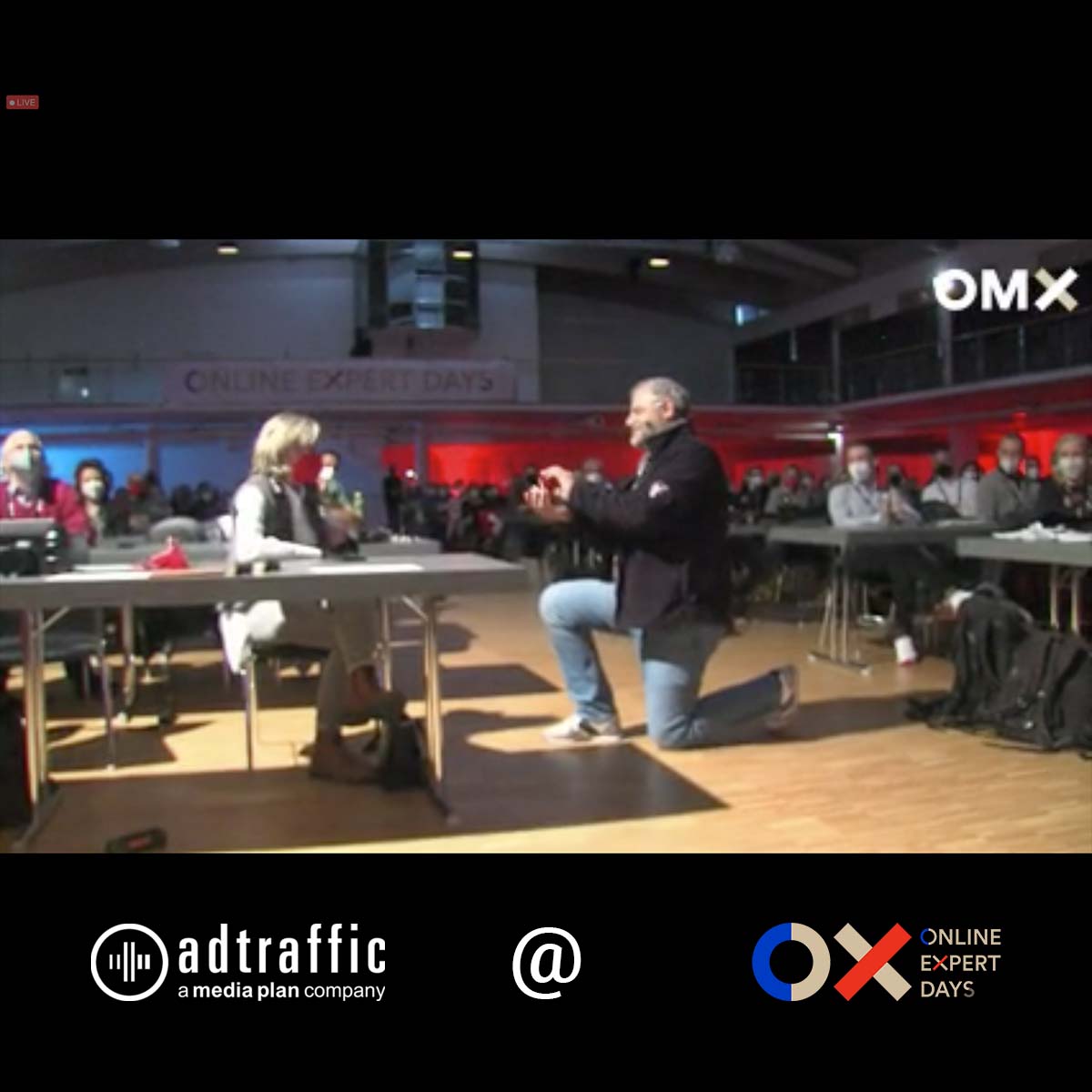 adtraffic's tweet photo. Keynote von @karlkratz pwned by @mariofischer, der seiner Brigitte live einen Heiratsantrag macht! ❤️ und sie hat (natürlich) ja gesagt!
#OMX #OXD #OnlineExpertDays #adtraffic #5Gstatt2G #2GoStatt2G https://t.co/VCmo8ai4tc