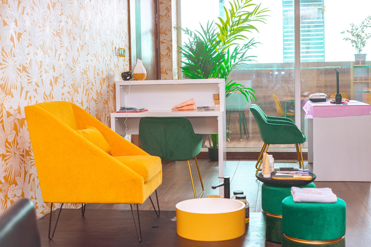 ✨L’espace beauté et bien être de Art Residence vous accueille du mercredi au dimanche de 10h à 20h pour un pur moment de détente. Consultez la carte des soins ici  artresidence.bj/wellness-spa/  et réservez votre prestation au 91 71 64 64✨