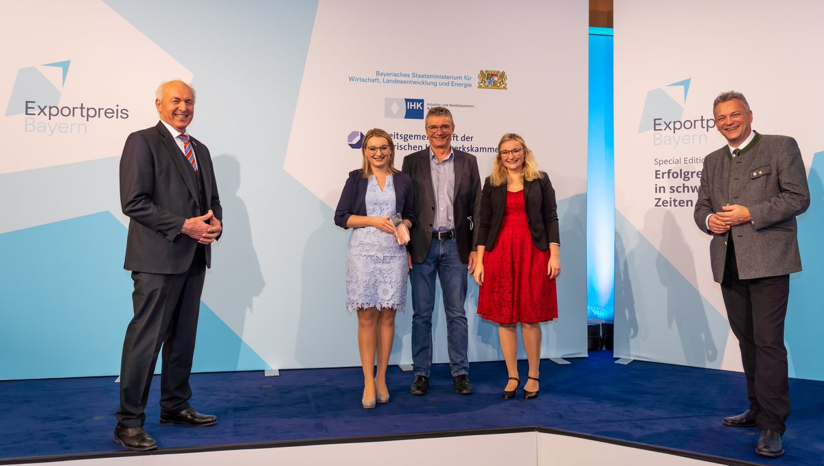 BayStMWi's tweet photo. Als kleiner Betrieb erfolgreich im Ausland? Und sogar während #Corona? Unsere drei #Exportpreis-Gewinner haben das bewiesen: Das geht! Wir gratulieren:

🏆 @ibidiCells /Martinsried
🏆 Franz Schroll/Chieming
🏆 BRACE/Karlstein

@rolandweigert @HubertAiwanger @Made_in_Bavaria https://t.co/HO9uc8g83G