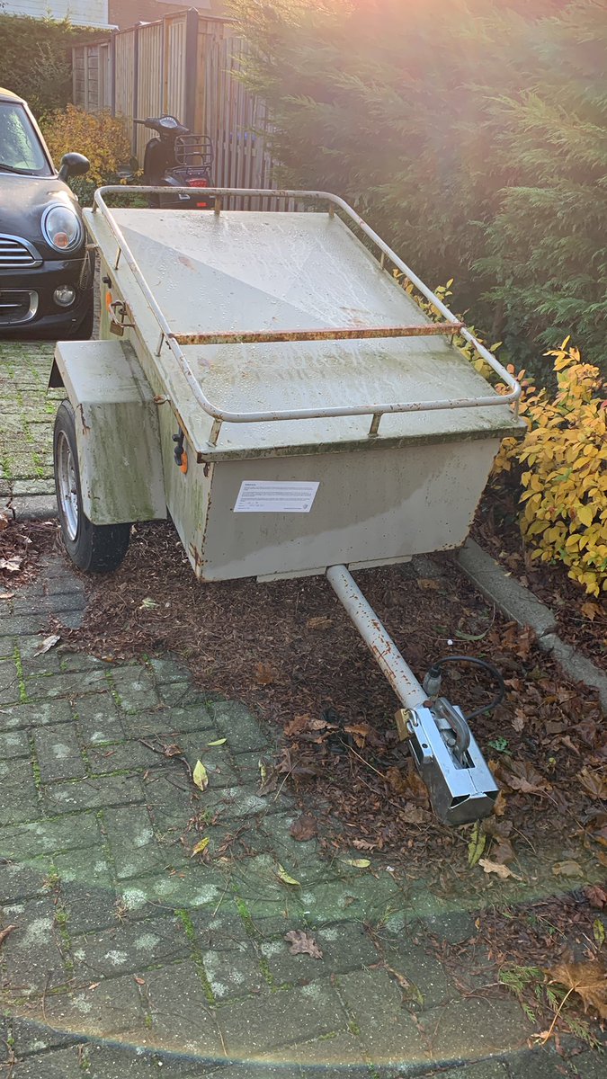 Wij zijn op zoek naar de eigenaar van deze aanhanger. Graag zo snel mogelijk verwijderen.