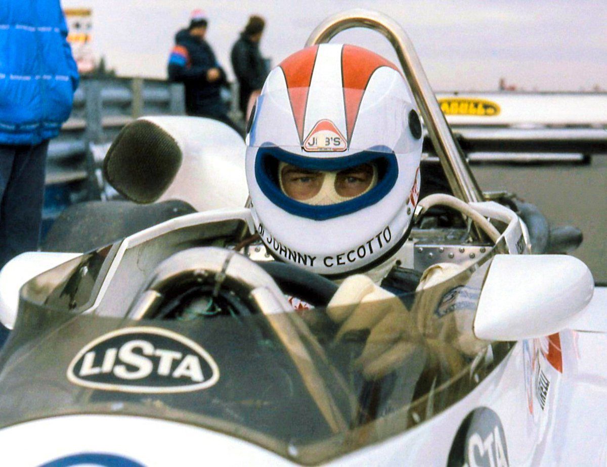 juanjoabsolut's tweet photo. 18 de noviembre ya... 18º #casco con personalidad del mes, el de alguien que pasó por las 2 y las 4 ruedas, #JohnnyCecotto @historacing @VicarioMartin @horacio_porta @LM__ @Joargomez @josetellaetxe https://t.co/eX8M8LvQRB