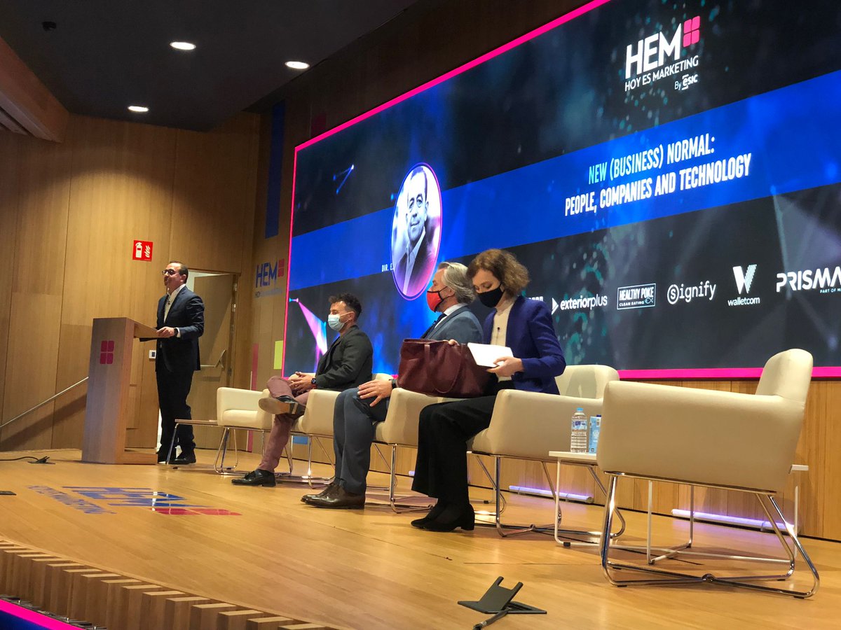 ESIC_University's tweet photo. "El Hoy es Marketing hay ido experimentando muchos cambios y este años afrontamos nuevos retos que supondrán un gran hito": @fllano, Director de Desarrollo Corporativo de ESIC y Director Ejecutivo de la Business School Madrid

#HEM2021 #HoyEsMarketing https://t.co/joKyMX6Bnd