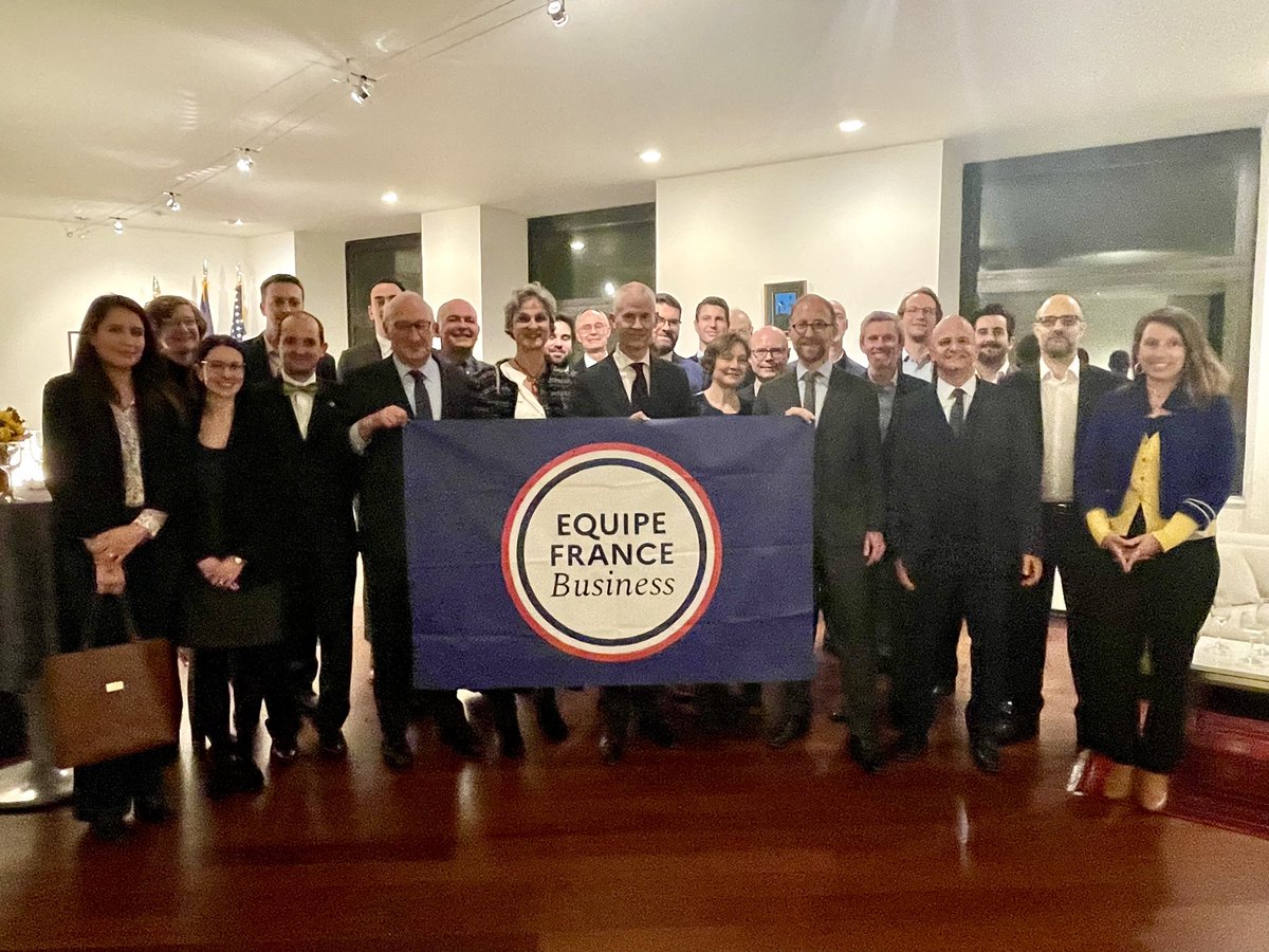 Partout où nos entreprises sont présentes, partout où elles font rayonner nos savoir-faire, un esprit d’équipe se construit. Avec audace, inventivité et passion. Oui, le drapeau de l’#EquipeFranceBusiness flotte ici, de New York à Chicago ! 🇫🇷🇺🇸