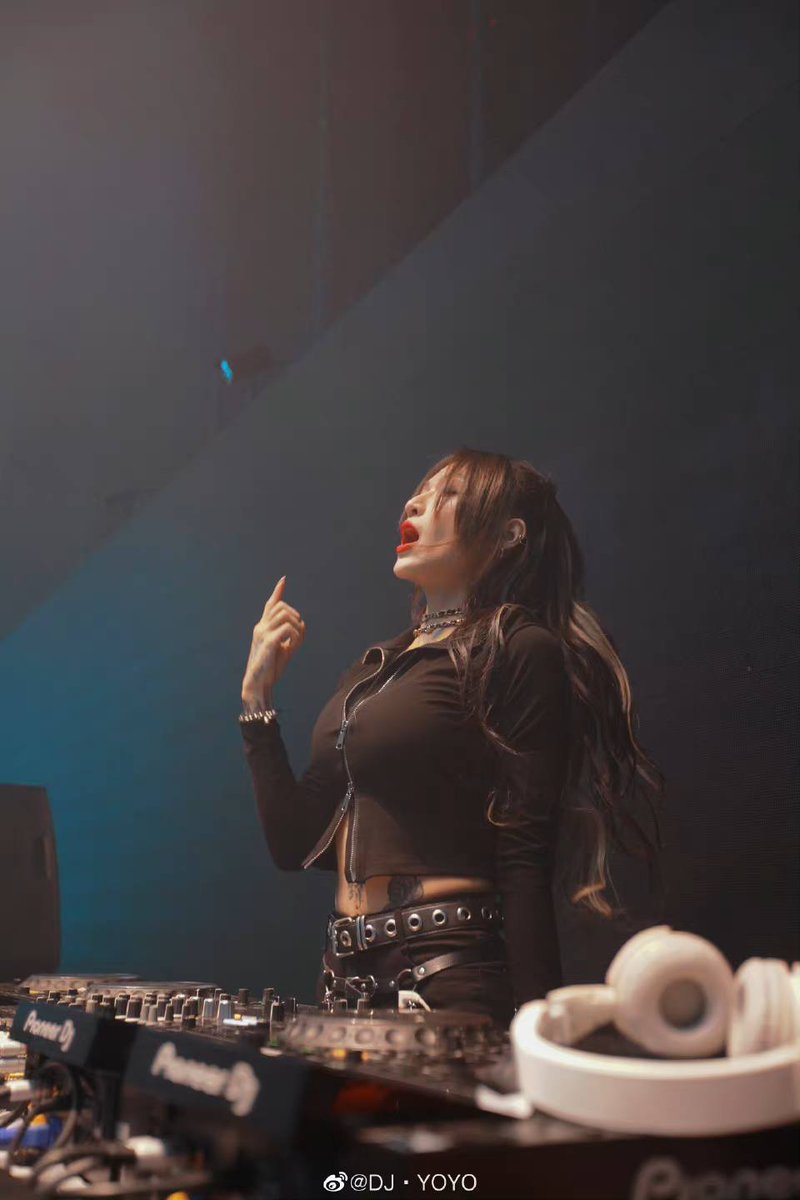 DjYoYo98's tweet photo. Partner of Chengdu Channel One Electronic Music School
pyro top 100 in 2019, 12th place 🏆
pyro top 100 in 2020, 10th 🏆
Asian Music Festival 2020 Electronic Music Popular Female DJ https://t.co/dICxMus6zR