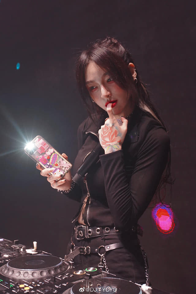 DjYoYo98's tweet photo. Partner of Chengdu Channel One Electronic Music School
pyro top 100 in 2019, 12th place 🏆
pyro top 100 in 2020, 10th 🏆
Asian Music Festival 2020 Electronic Music Popular Female DJ https://t.co/dICxMus6zR