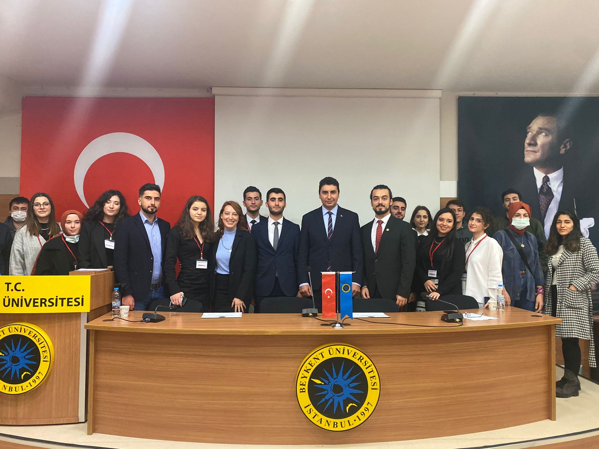 Av_Emin_Ozkurt's tweet photo. Genç meslektaşlarımız ile Spor Hukuku üzerine keyifli bir konferansı daha geride bıraktık. 

Değerli katkıları için @aysumelis ’a ve bu keyifli sohbete ev sahipliği yapan @beykenthukuk_'a teşekkür ederim.

Başka etkinliklerde görüşmek dileğiyle…

#SporHukuku #CAS #Tahkim #FIFA https://t.co/0rF6XZFIsk