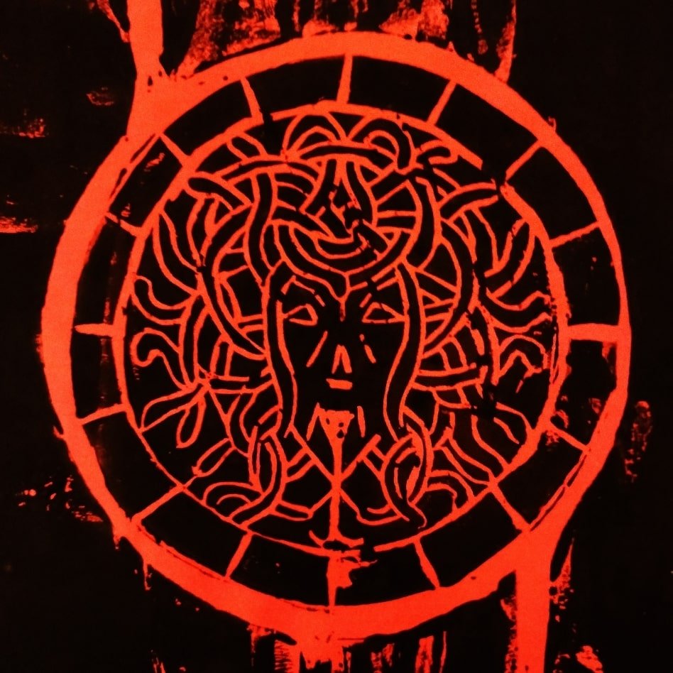themedusabox's tweet photo. The Medusa Box tells the story of 2 mismatched hobbyists on a quest across Dartmoor to uncover the secrets of 'The Elusive Medusa' (pictured below, designed by @itsbyek)
#Dartmoor #indiefilm #devonfilmmaker #MYSTERY #adventure #letterboxing #medusa #Folklore #mythology #macabre https://t.co/7fFCJXYt3a