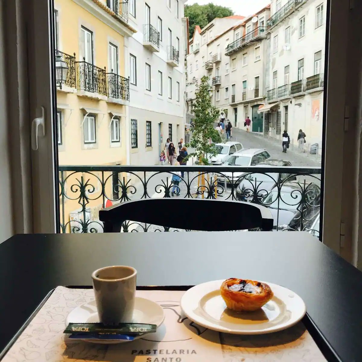 alentejo_1970's tweet photo. A freshly baked pastel de nata (custard tart) with an espresso on your way up to Castelo de São Jorge will lure you into this cafe, set inside a building decorated in blue-and-white tiles. 👌 https://t.co/gmLtnvkusD