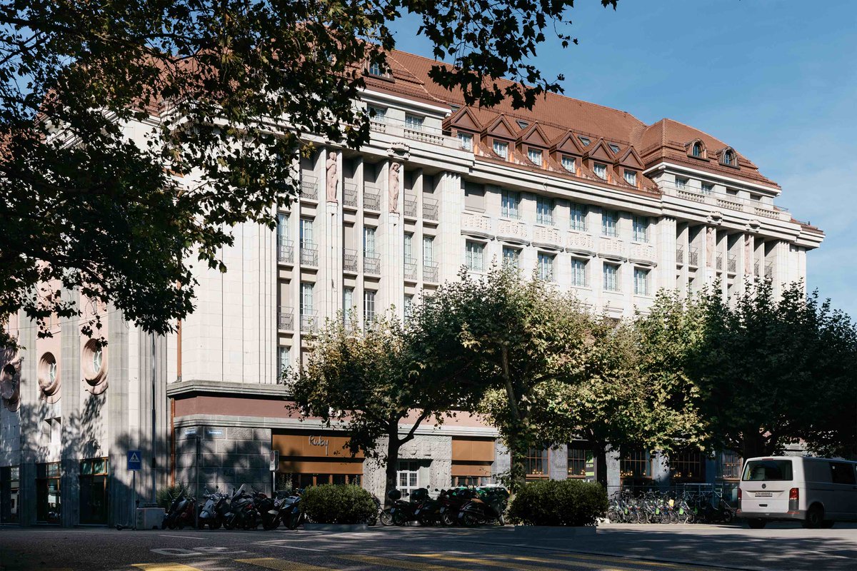 WarmWelcomeMag's tweet image. Ruby Group Opens First Hotel in Switzerland 😍 @RubyHotels 

See the full article via the Hotel section of Warm Welcome Magazine - bit.ly/3omKuzq  🤳⁠⁠⁠⁠⁠⁠

#rubygroup #rubymimi #rubyhotels #leanluxury #luxuryhotel #boutiquehotels #zurich #hotel