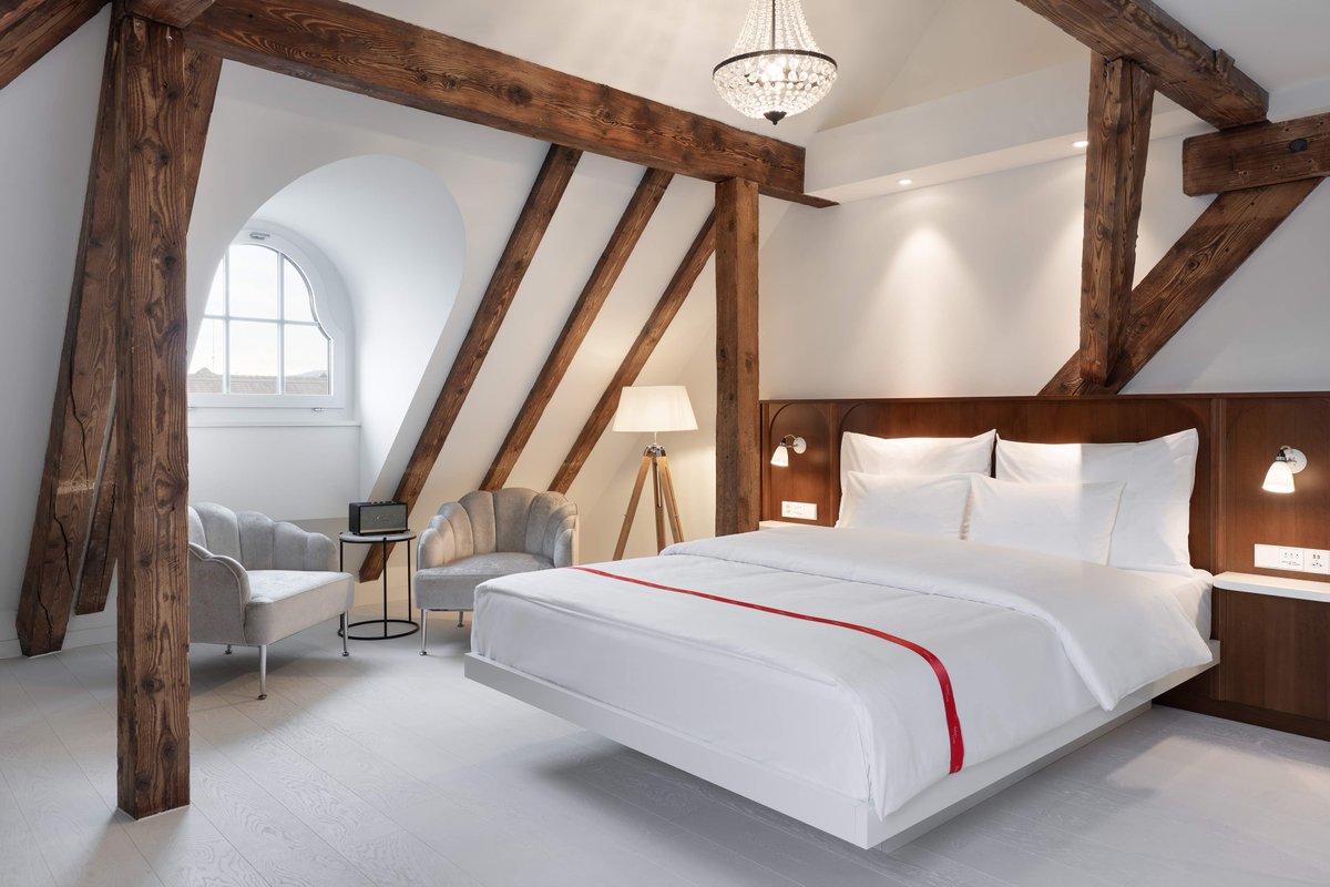 WarmWelcomeMag's tweet image. Ruby Group Opens First Hotel in Switzerland 😍 @RubyHotels 

See the full article via the Hotel section of Warm Welcome Magazine - bit.ly/3omKuzq  🤳⁠⁠⁠⁠⁠⁠

#rubygroup #rubymimi #rubyhotels #leanluxury #luxuryhotel #boutiquehotels #zurich #hotel