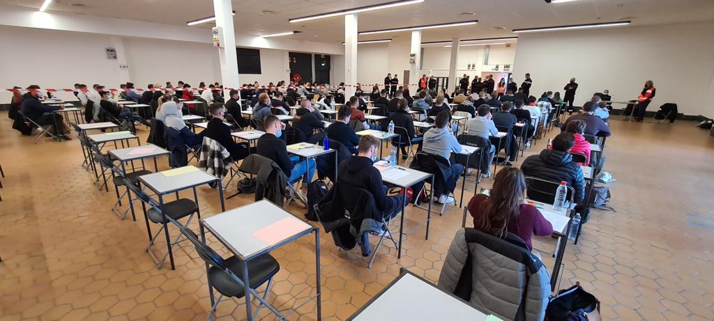 Pompiers_13's tweet photo. [#SaveTheDate]

Les #Pompiers13 organisent, dans la zone sud, le concours de caporal de SPP au titre de l'année 2021.

Jeudi 18/11, ce sont 5 488 candidats inscrits et convoqués sur les 2 sites de @Toulouse et @Avignon.

Bonne chance aux participants du @departement13. https://t.co/I72x53flpY