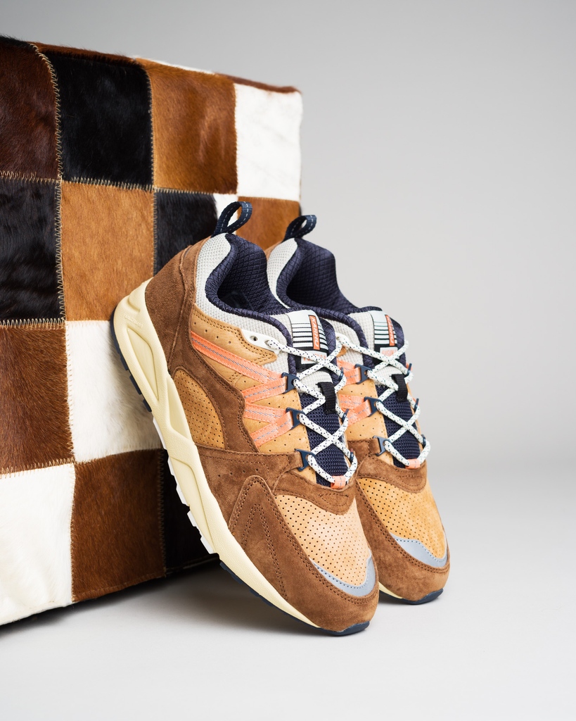 overkillshop's tweet photo. Another beautiful runner from Karhu. The Karhu Fusion 2.0 in Rubber / Cadmium Orange features super soft suede overlays and a textile lining. Hiking laces & reflective details give the shoe an outdoor vibe.
Shop > https://t.co/1qNZf18b5r
#KarhuFusion2 #Fusion2 overkillshop https://t.co/LekFwxNYaK
