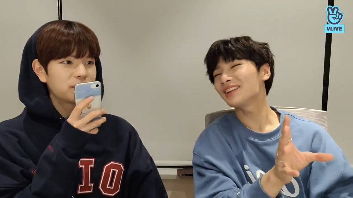 . ⠀⠀⠀⠀⠀⠀⠀      라면에있는재료그대로만
                           넣어야돼근데비빔면은또
                           다르다이거야비빔면에는
                           골뱅이넣어줘야돼골뱅이 
                           넣어먹으면걍끝나는거야

땨.(ㅇㅈ)
