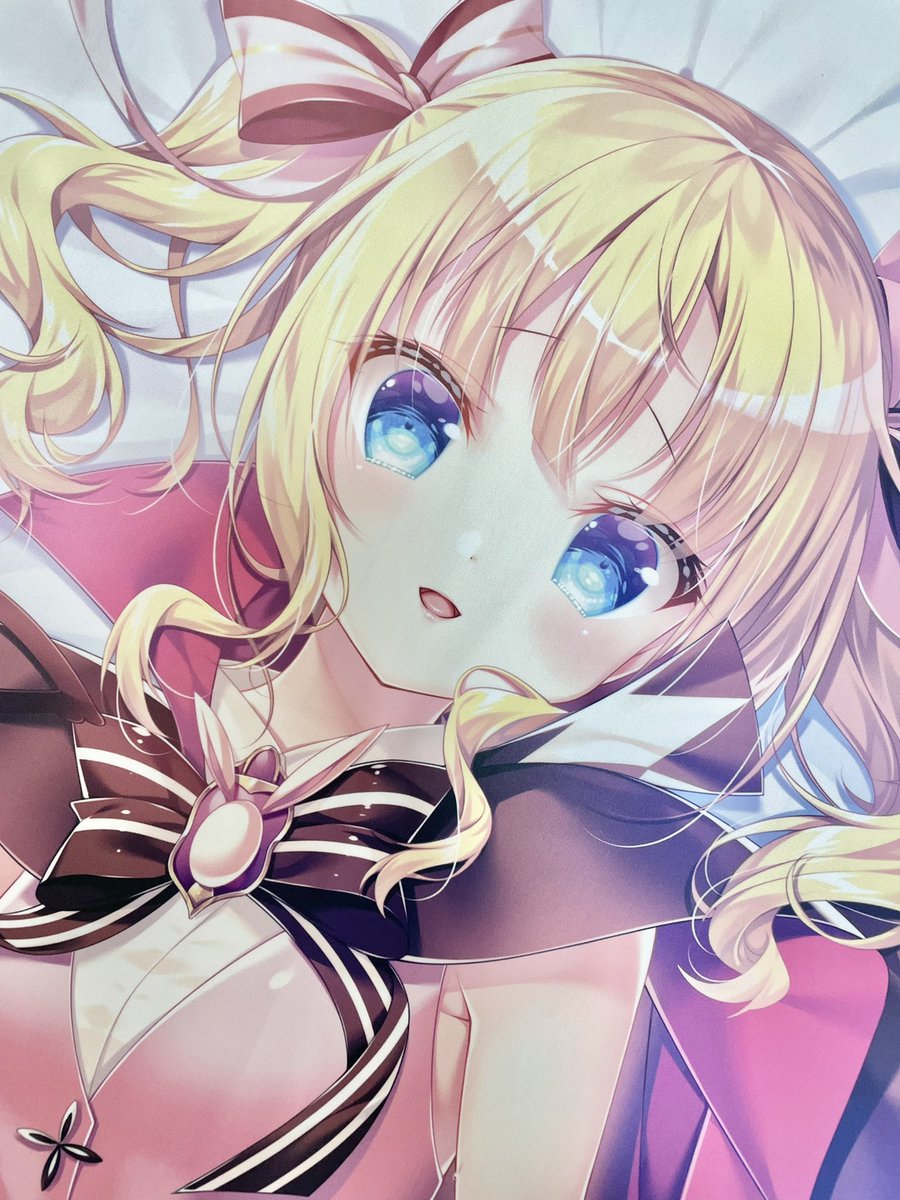 ラパン抱き枕カバーの校正が届いてました〜ピンク面積多かったので発色どうかな…?!と思ったんですが流石ばっちりでした✨今回肌の色ちょっと調整かけて華やかにしたりしてみてます。ご注文頂いた方々、お楽しみに…☺️ 