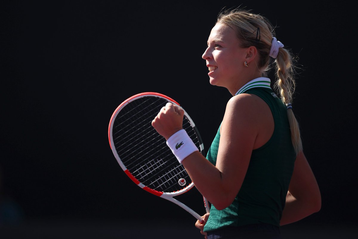 Lacoste's tweet photo. ✅Win 4 tournaments in 3 months.
✅Achieve her highest career ranking (7th).
✅1st participation, 1st final in the Masters.
Congrats on your outstanding season, Anett!👏
#PlayCollective #TeamLacoste https://t.co/GQTJRUMvow
