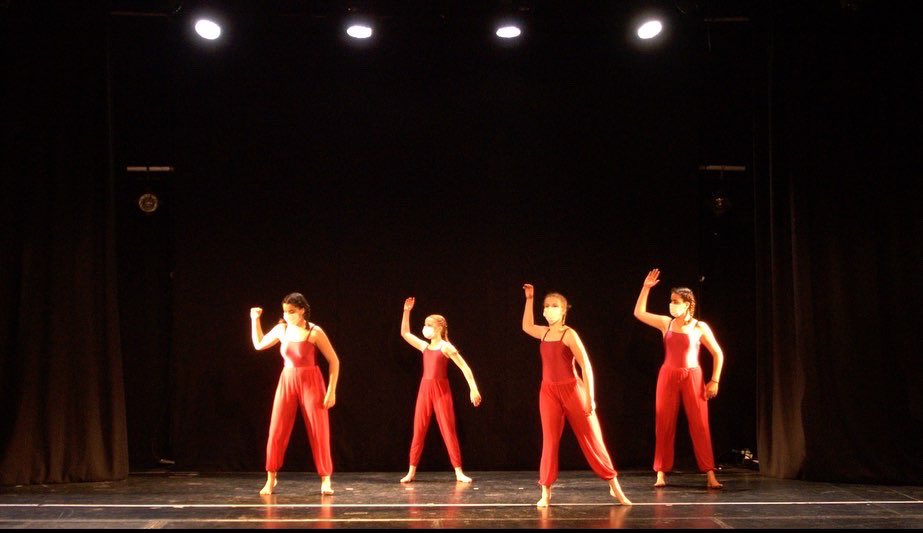 BeatsBath's tweet photo. Some beautiful pictures of our Senior Contemporary dancers from the Komedia event with @bathcarnival this summer😍 #bathcarnival #performance #dance #lovedance #contemporarydance #danceschool https://t.co/3AKyGkW20J