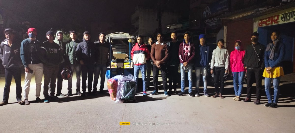Anmol_Zindagi1's tweet photo. Anmol_Zindagi Foundation Blanket Distribution Program.
#anmol_zindagi_foundation
#helpinghands
#helppoorsavehumanity
#communityhelp
#savepeople https://t.co/MsyBYMJNjC