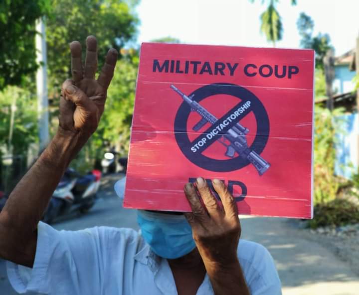 Phu_twt_mm's tweet photo. Despite the fightings around the city, Kalay residents continued on protest to uproot the evil genocidal, rapist Myanmar military.

ငါတို့မြို့ မုဒိန်း​ခွေးတပ်လုံးဝအုပ်ချုပ်ခွင့်မရ​စေရ

LEGALIZATION OF NUG

#Nov18Coup
#WhatsHappeningInMyanmar https://t.co/sTXBQ9MbmP
