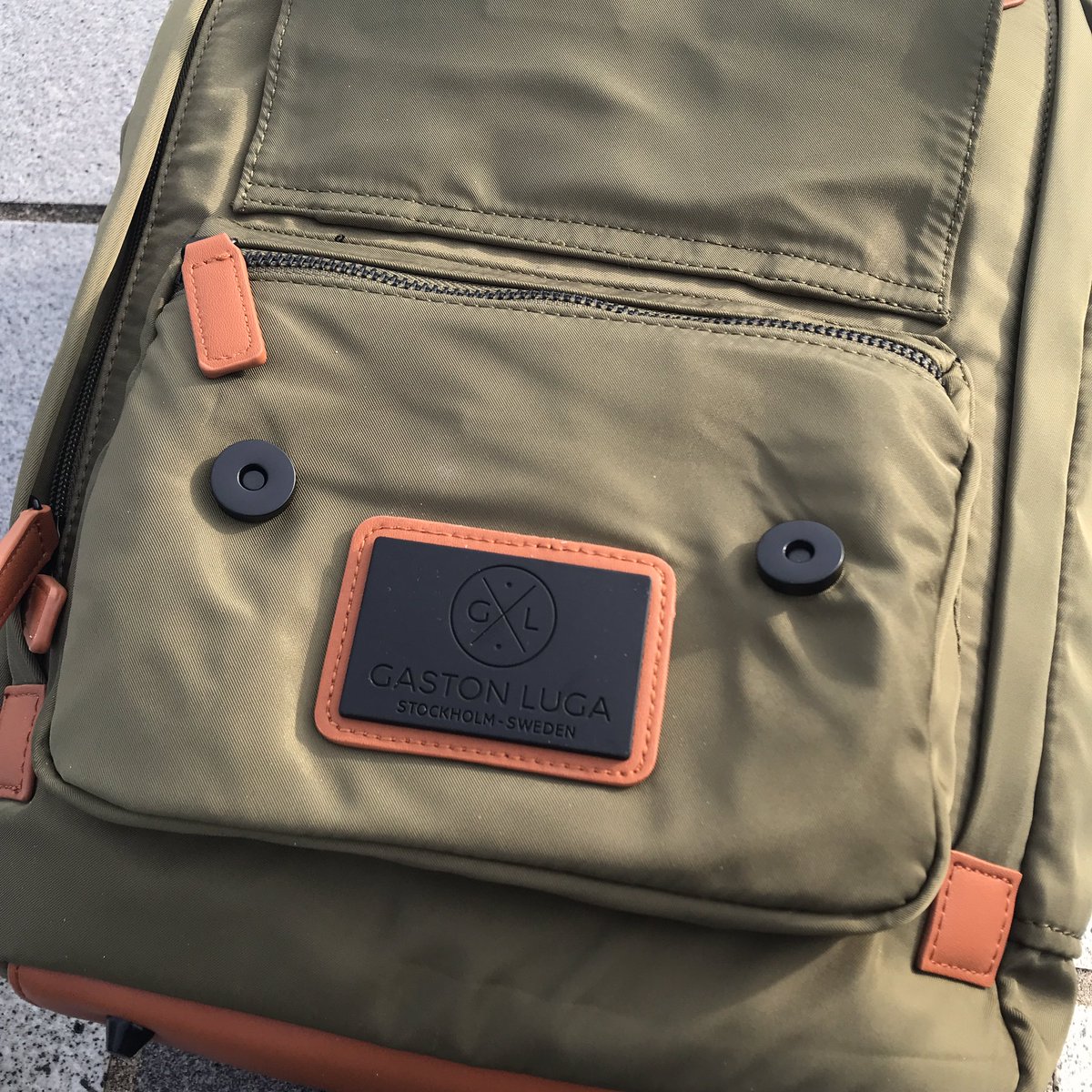 GapPacker's tweet image. 北欧バッグのガストンルーガ様よりBITEN15を提供していただきました。

ノートPC収納ポケットもあり、機内持ち込みに丁度よいサイズのバックパック。

ブラックフライデー期間中は全品25%オフ+トイレタリーポーチプレゼント
#GastonLuga #ガストンルーガ #ビーガンレザー #ブラックフライデー