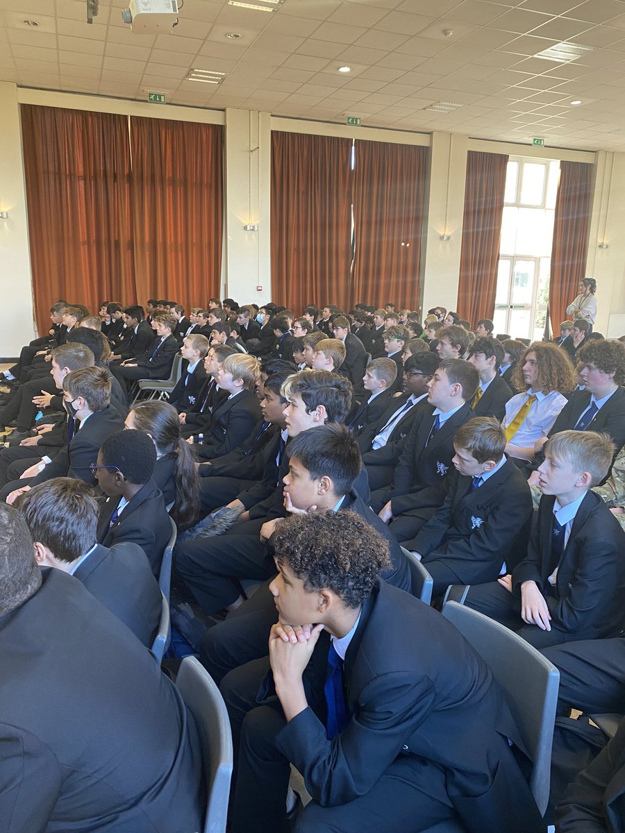 SHSMFL's tweet photo. Full house! An entertaining French play ‘mon père ne me comprends pas’ from the fantastic @OnattiProdsLtd #cocurricular #frenchplay #frenchtheatre @SHSMFL @shsrbk https://t.co/LEuyvZrJ3Y