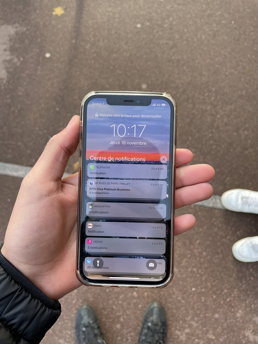 pk_tu_mespionne's tweet photo. Selem J’ai trouvé un iPhone 12 Pro A côté de la gare de Joinville le pont dans le 94 , si quelqu’un reconnaît l’iPhone qui m’envoie un message https://t.co/9CZyT1RJdV