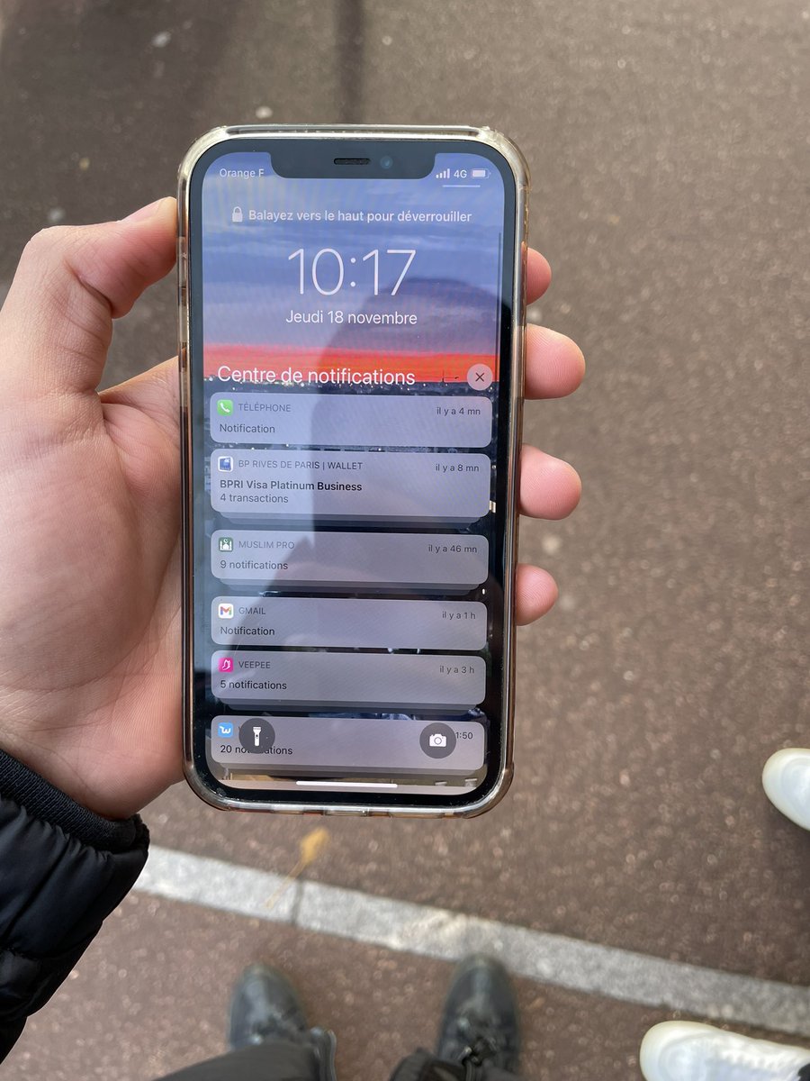 pk_tu_mespionne's tweet photo. Selem J’ai trouvé un iPhone 12 Pro A côté de la gare de Joinville le pont dans le 94 , si quelqu’un reconnaît l’iPhone qui m’envoie un message https://t.co/9CZyT1RJdV