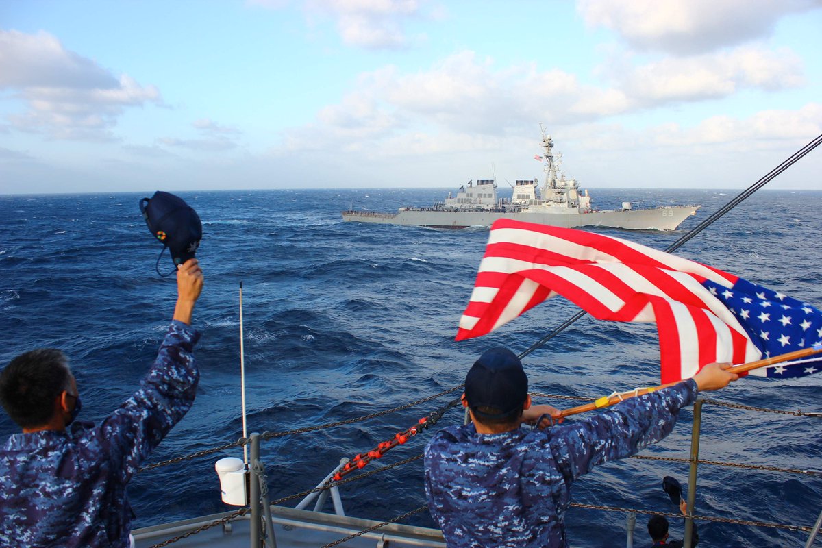 jmsdf_pao_eng's tweet photo. 14-17 NOV, JS KAGA and JS MURASAME (#IPD21)🇯🇵 conducted a bilateral exercise with USS MILIUS @USNavy🇺🇸 in the South China Sea.🌊
The JMSDF continue to strengthen the capability of Japan-U.S. Alliance for effective deterrence and response.
🇺🇸⚓️🇯🇵
#JapanUSalliance https://t.co/JkjZs6mCzw