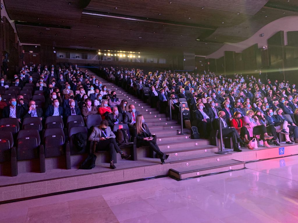 Vithas's tweet photo. ¡Comienza Andalucía Managment!  En su duodécima edición y bajo el lema “Ahora ¿qué?”. Hoy en el palacio de Ferias de Málaga se reúne el tejido empresarial andaluz. Vithas patrocina este año este encuentro. #AM2021 https://t.co/MeZ2A2lLEy