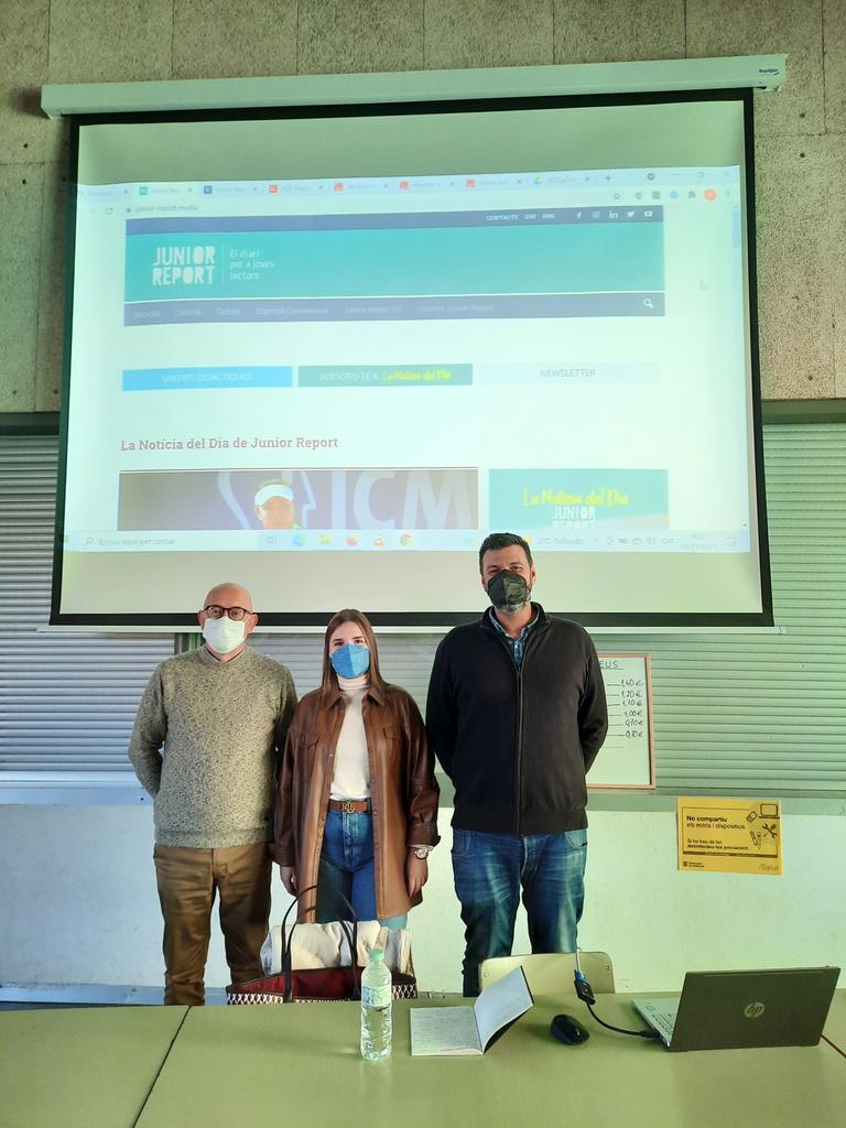 anton_not's tweet photo. Comencem la formació per engegar Serranova Report! @JuniorReport_ @JuniorReportRED @CristinaMestr18 @jsabat2 @LloveraMarisa @jbalce @XaviGarros @MontseSol17 @FontMfont @Gemma_S_B @LaSerrardio1 https://t.co/YNrkia4861